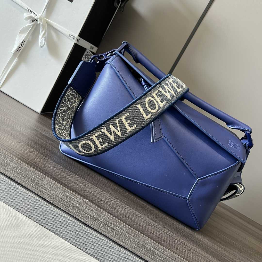 Loewe – Kleine „Puzzle Edge“-Tasche aus satiniertem Kalbsleder - EUR FASHION