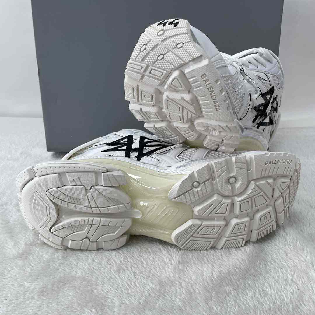 Balenciaga Runner Graffiti-Sneaker in Weiß - EUR FASHION