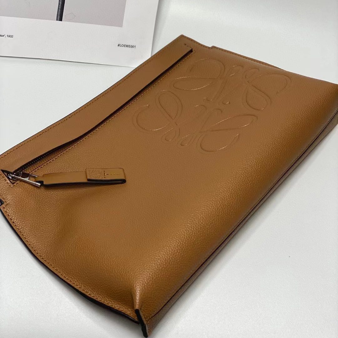 Loewe T-Beutel aus genarbtem Kalbsleder - EUR FASHION