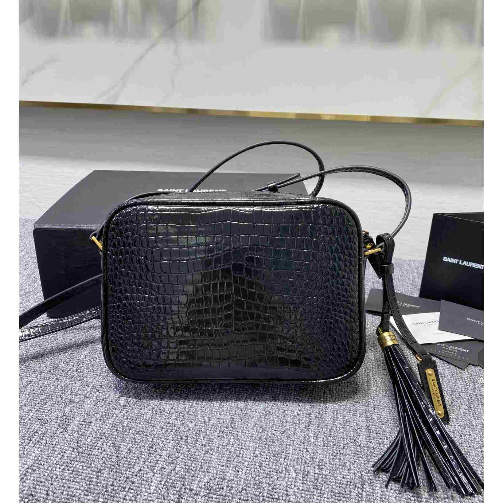Saint Laurent Lou Kameratasche aus glänzendem Leder mit Krokodilprägung - EUR FASHION