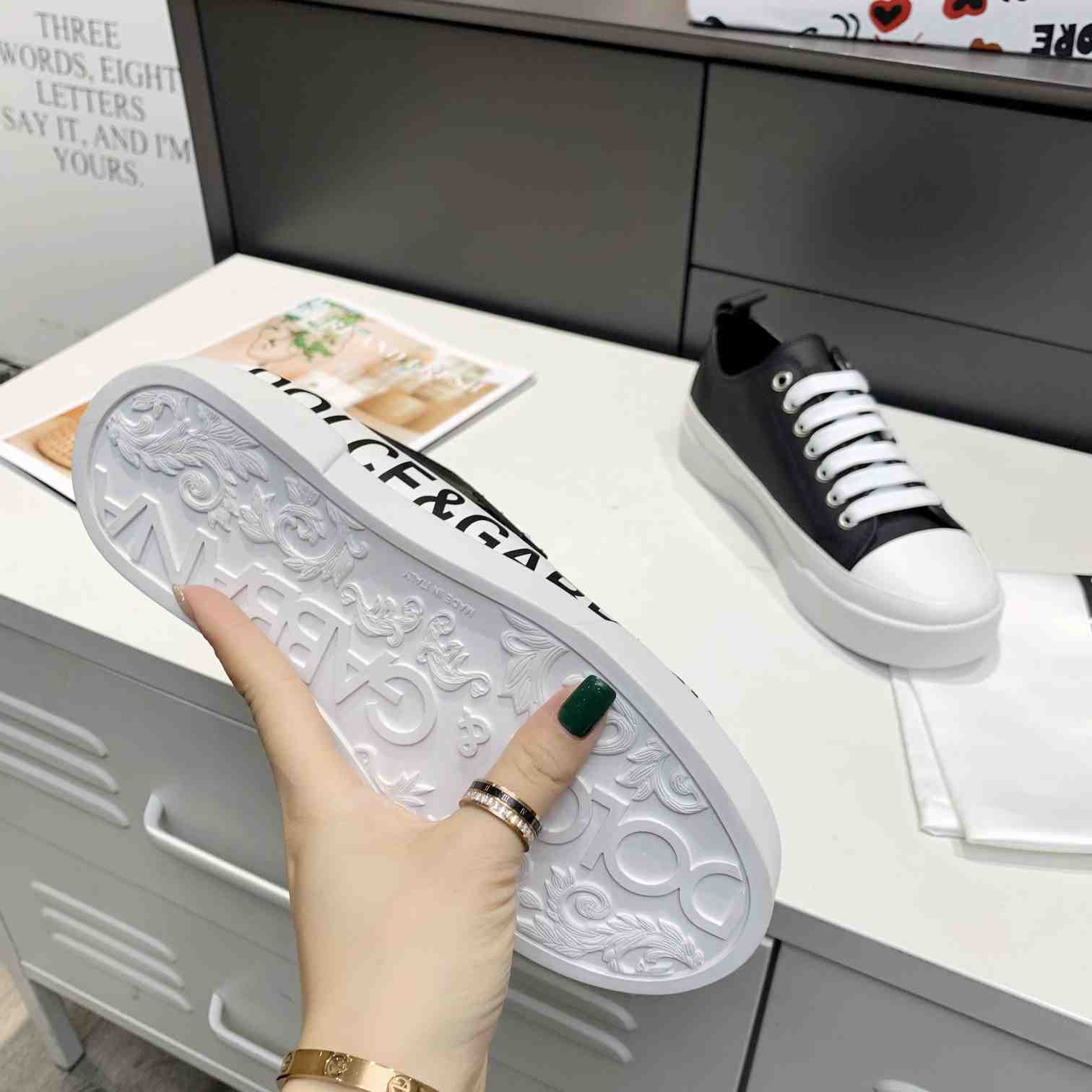 Dolce & Gabbana „Portofino Light“-Sneaker aus Kalbsleder mit Logo-Platte und Logo-Aufdruck - EUR FASHION