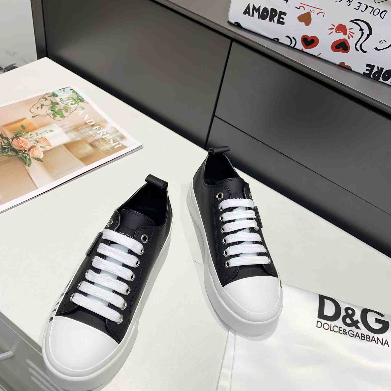 Dolce & Gabbana „Portofino Light“-Sneaker aus Kalbsleder mit Logo-Platte und Logo-Aufdruck - EUR FASHION