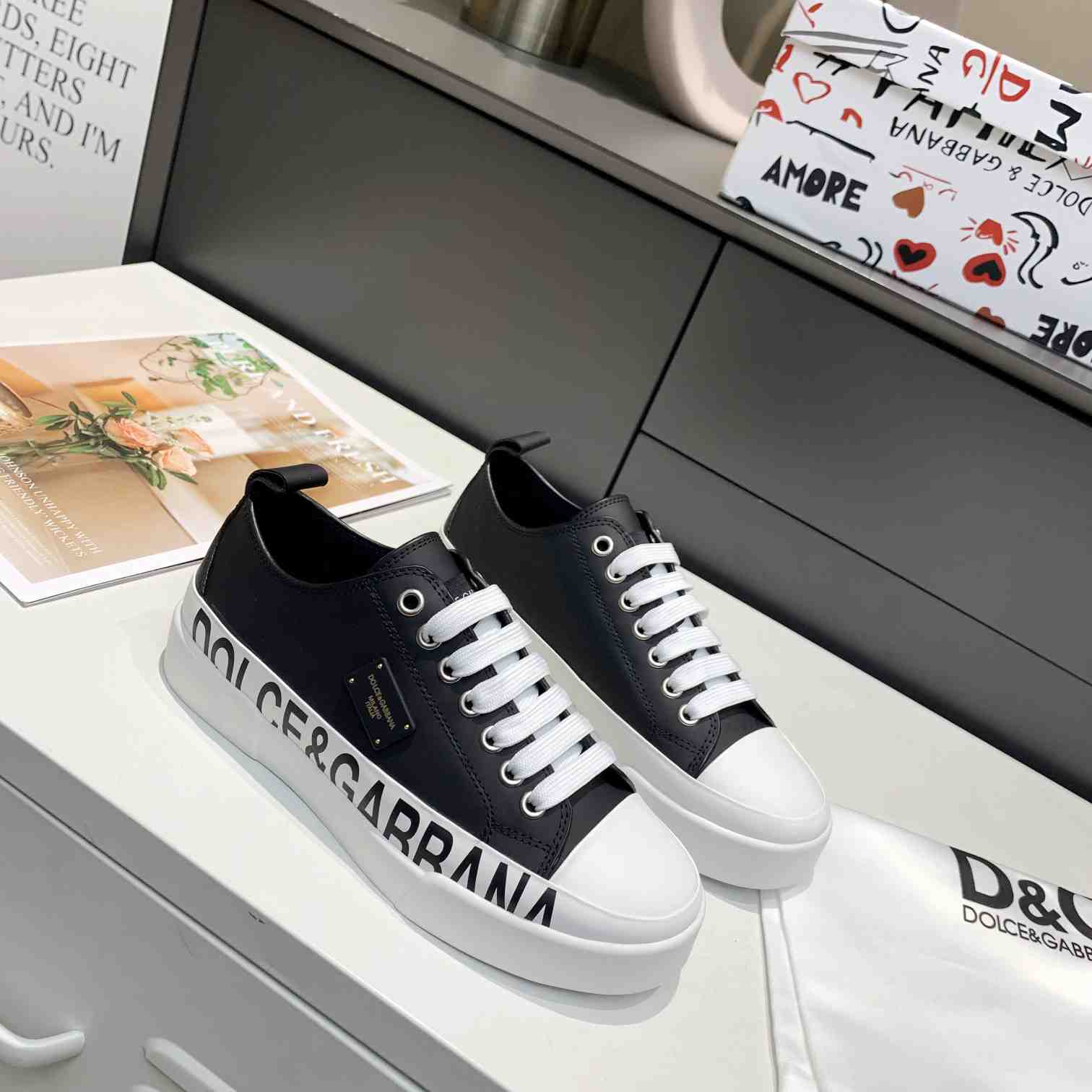 Dolce & Gabbana „Portofino Light“-Sneaker aus Kalbsleder mit Logo-Platte und Logo-Aufdruck - EUR FASHION