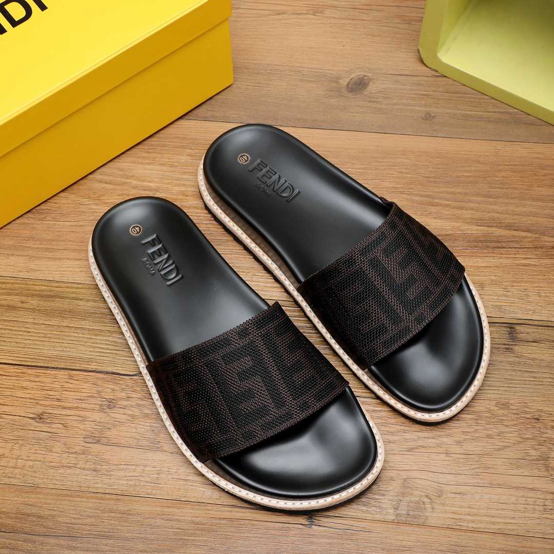 Pantoletten mit Fendi-FF-Logo - EUR FASHION