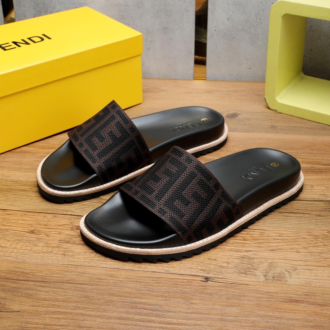 Pantoletten mit Fendi-FF-Logo - EUR FASHION