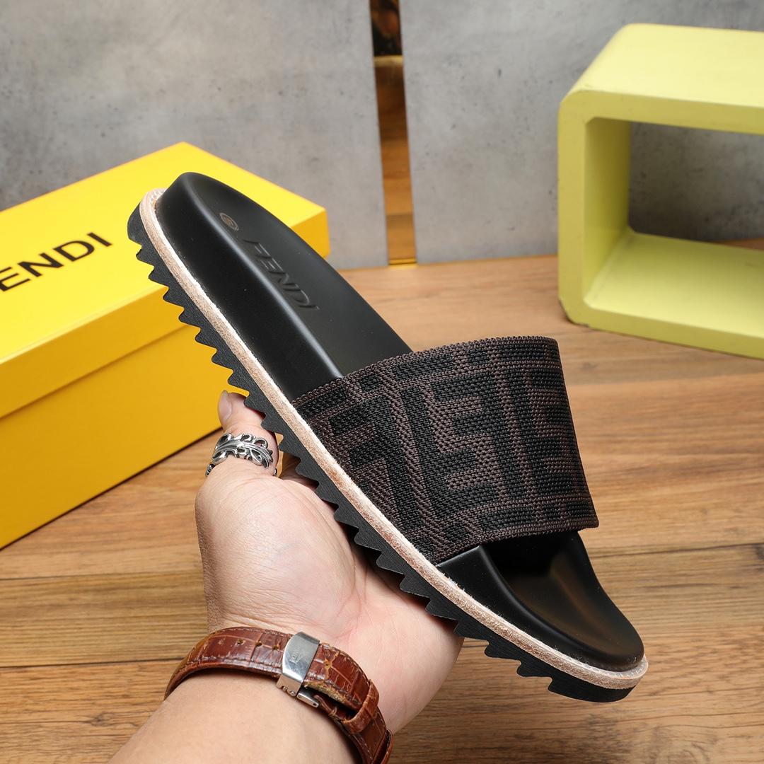 Pantoletten mit Fendi-FF-Logo - EUR FASHION