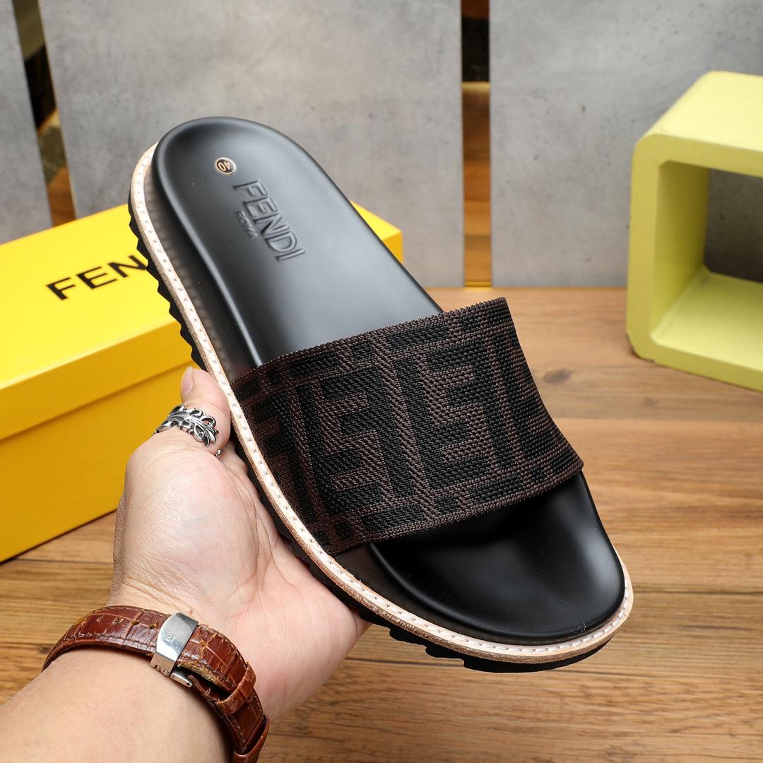 Pantoletten mit Fendi-FF-Logo - EUR FASHION