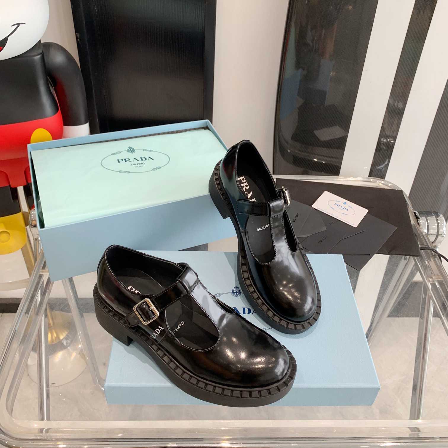 Prada Mary Jane-Schuhe mit T-Riemen aus gebürstetem Leder - EUR FASHION