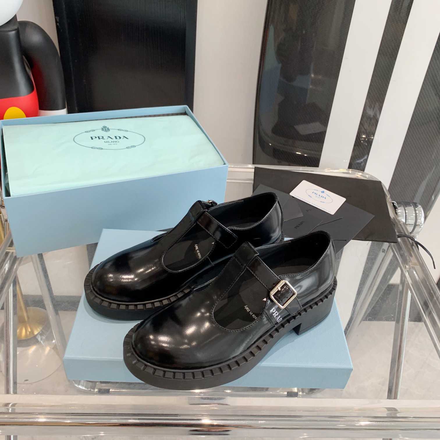 Prada Mary Jane-Schuhe mit T-Riemen aus gebürstetem Leder - EUR FASHION