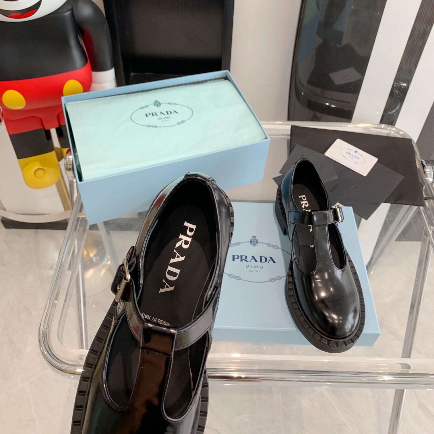 Prada Mary Jane-Schuhe mit T-Riemen aus gebürstetem Leder - EUR FASHION