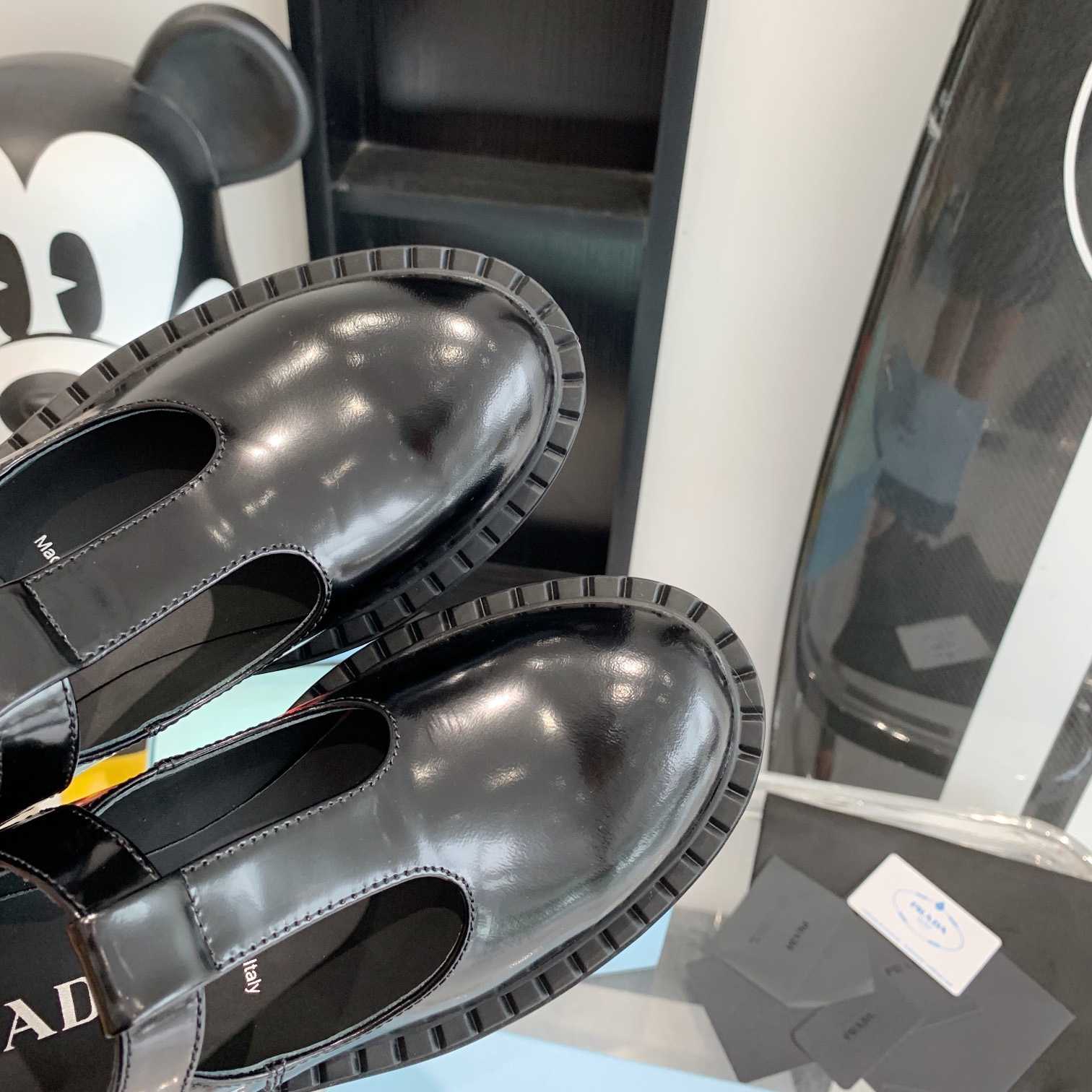 Prada Mary Jane-Schuhe mit T-Riemen aus gebürstetem Leder - EUR FASHION