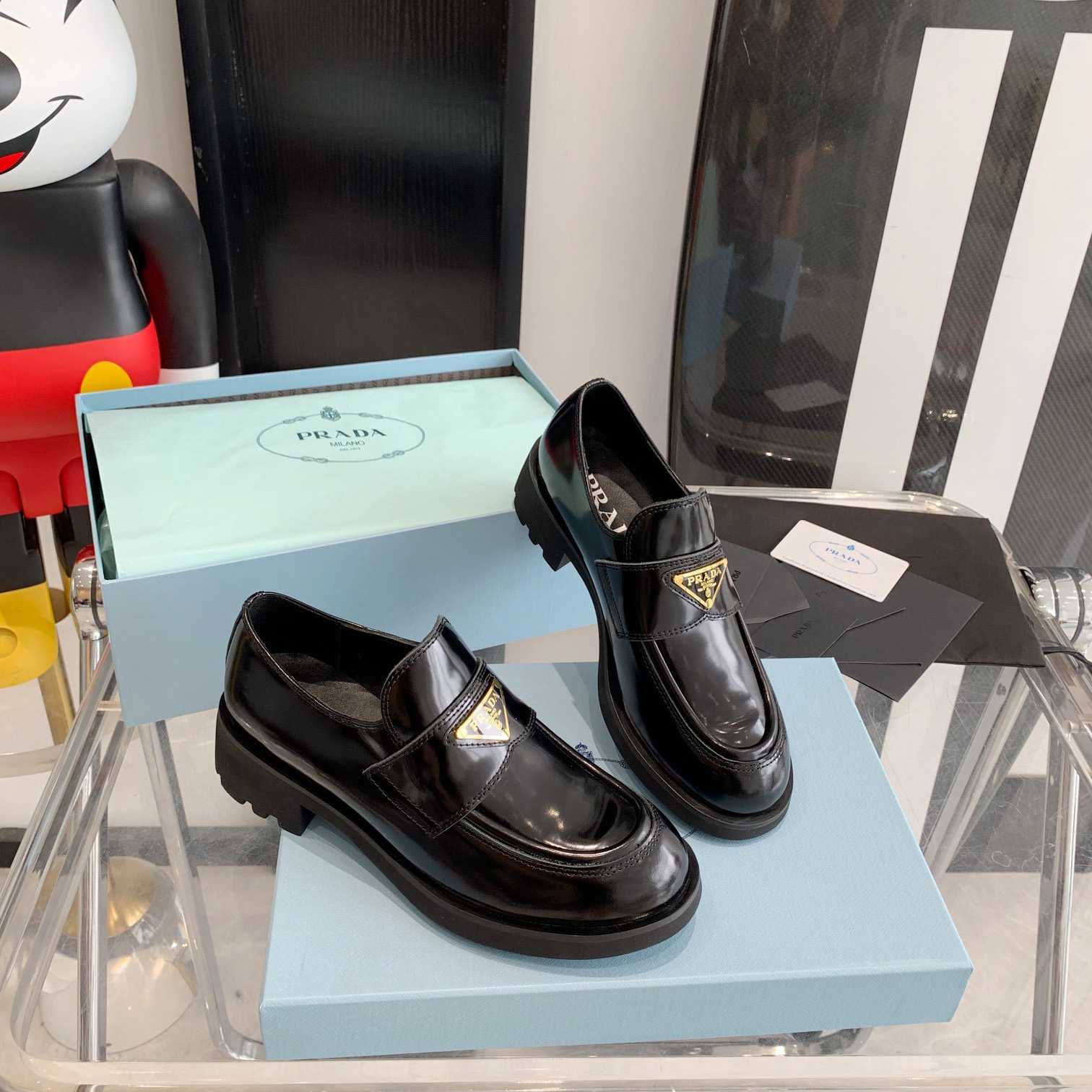 Schokoladenbraune Prada-Loafer aus gebürstetem Leder - EUR FASHION