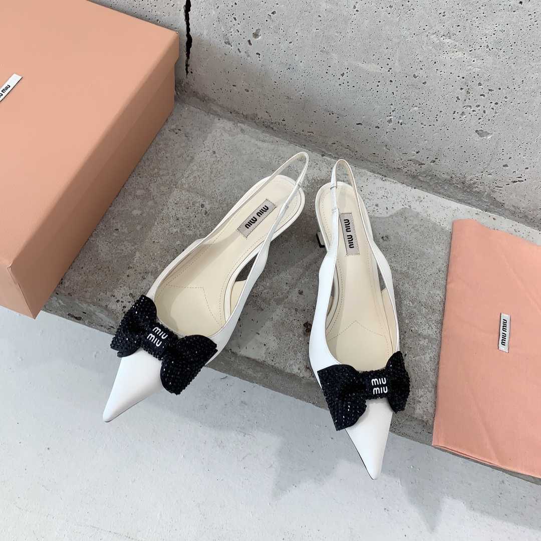 Miu Miu Slingback-Pumps aus Satin - EUR FASHION