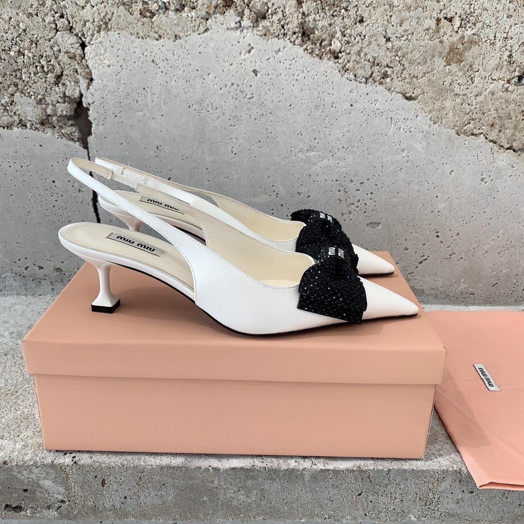 Miu Miu Slingback-Pumps aus Satin - EUR FASHION