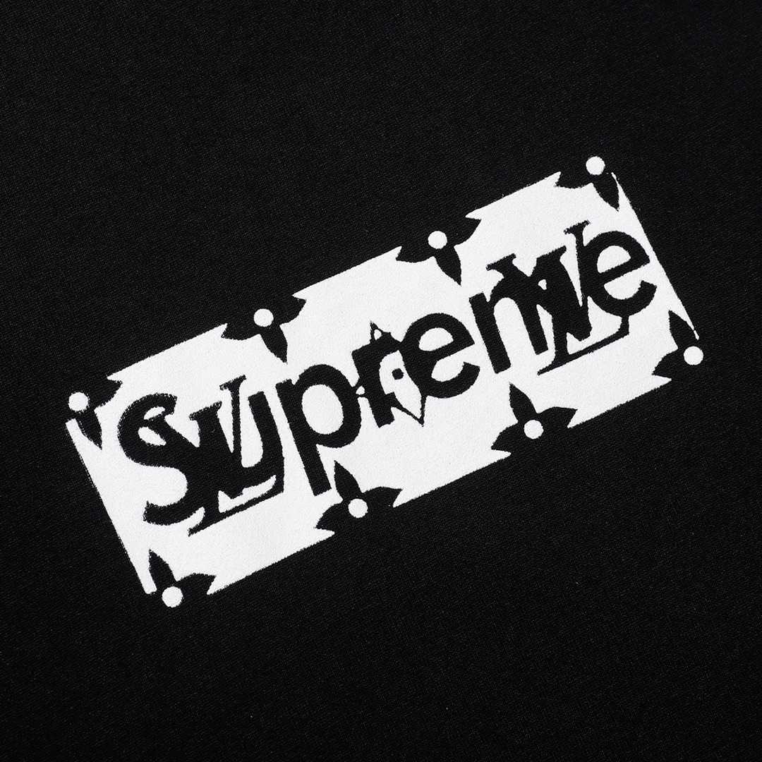 T-Shirt mit Box-Logo von Supreme x Louis Vuitton - EUR FASHION