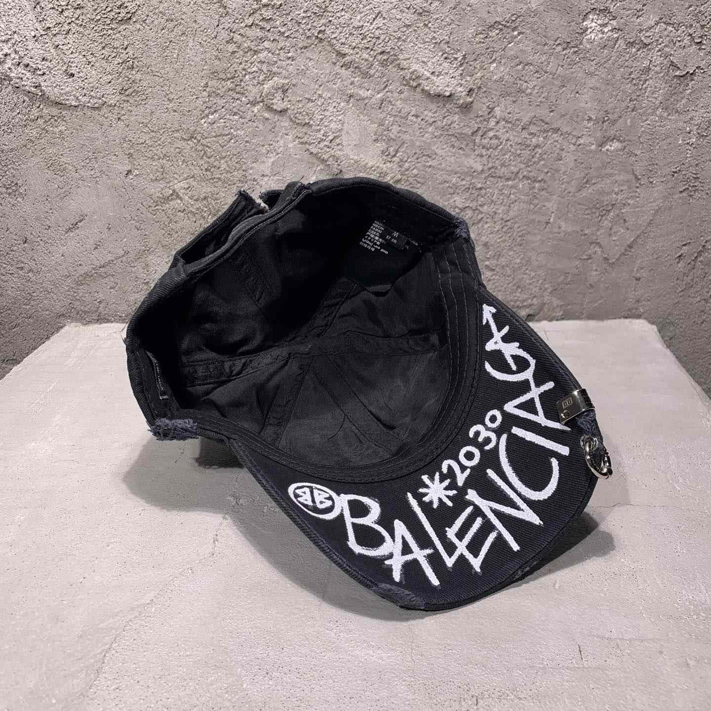 Balenciaga Cap Destroyed Piercing - EUR FASHION