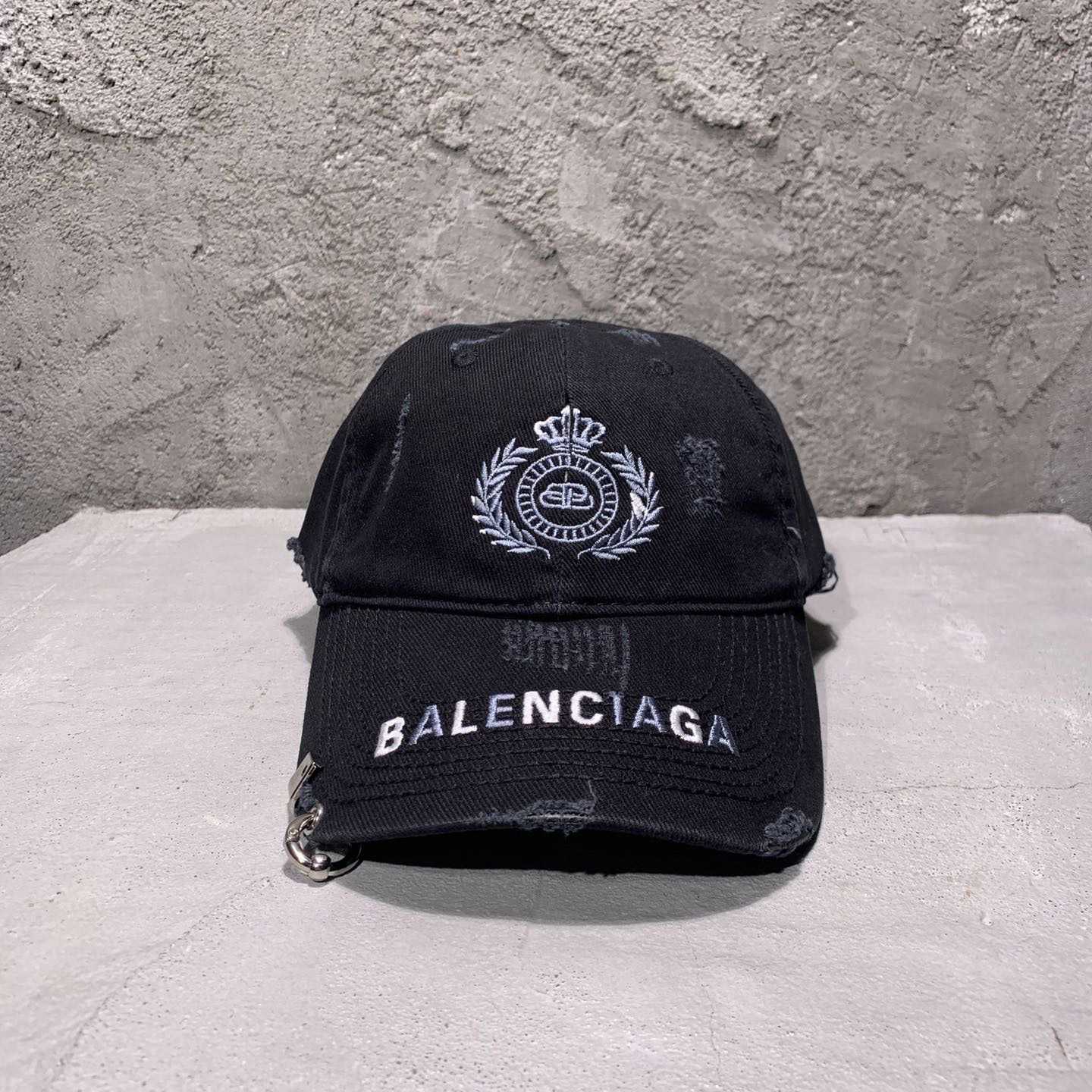 Balenciaga Cap Destroyed Piercing - EUR FASHION