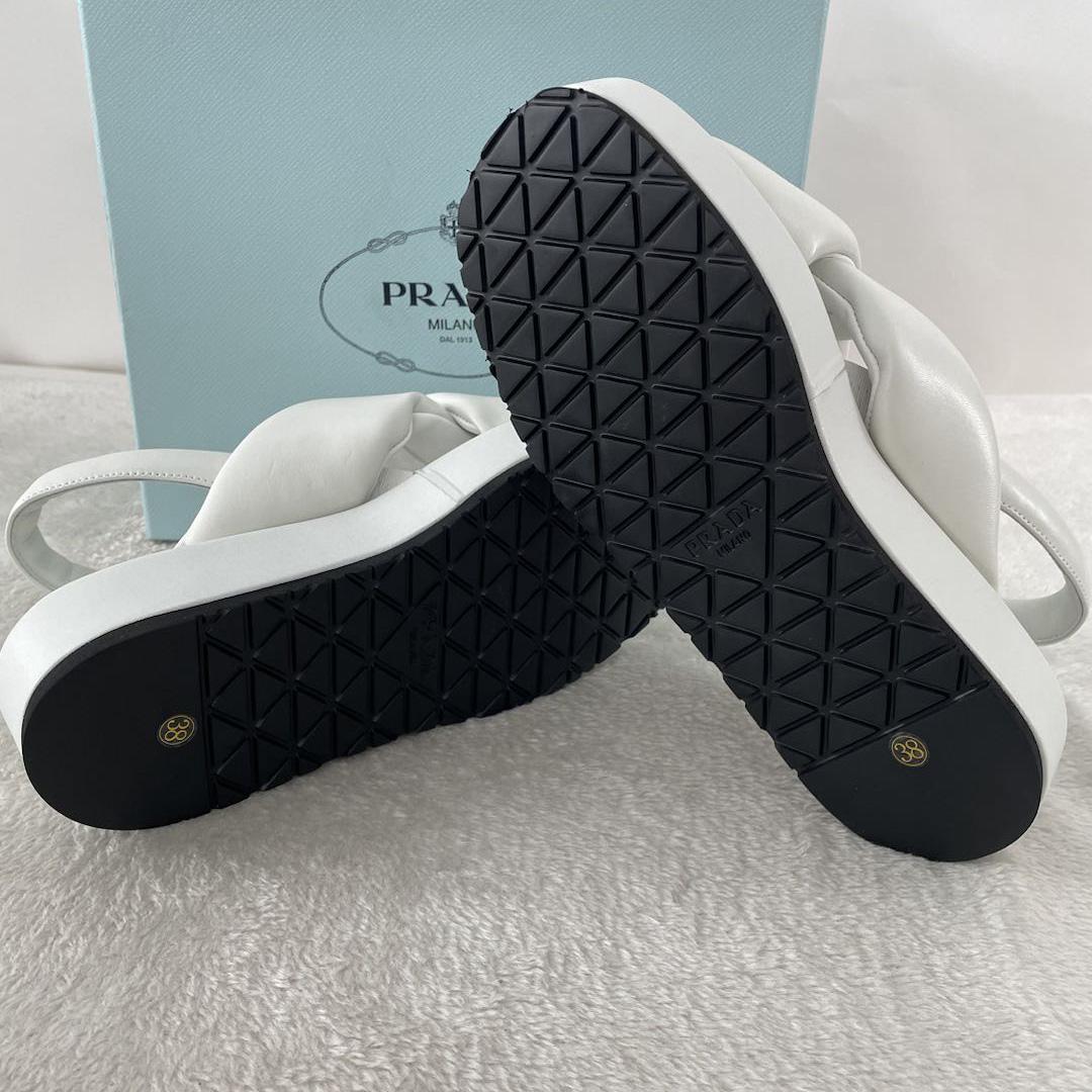 Prada Keilsandaletten aus weich gepolstertem Nappaleder - EUR FASHION