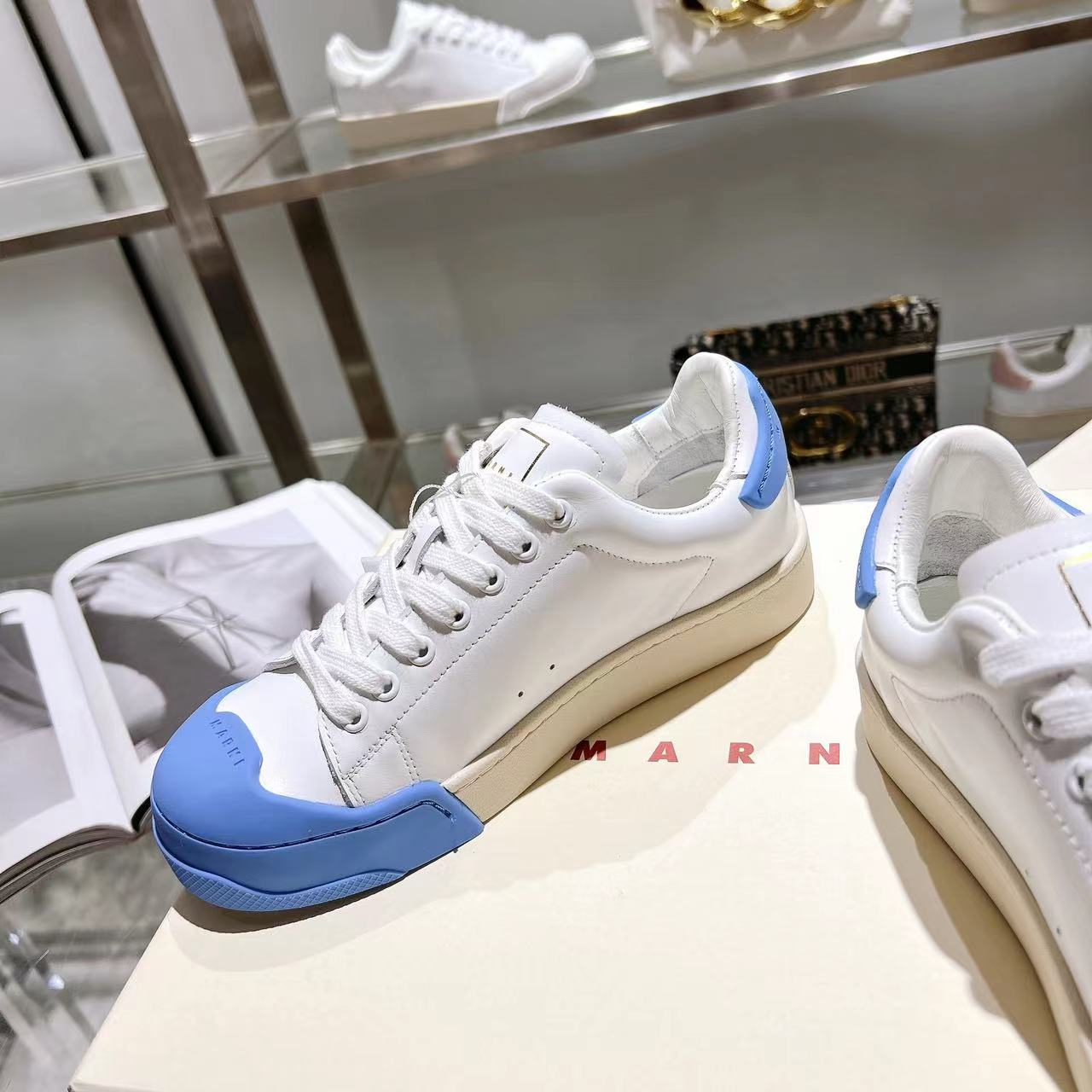 Marni Dada Bumper Sneaker aus weißem und blauem Leder - EUR FASHION