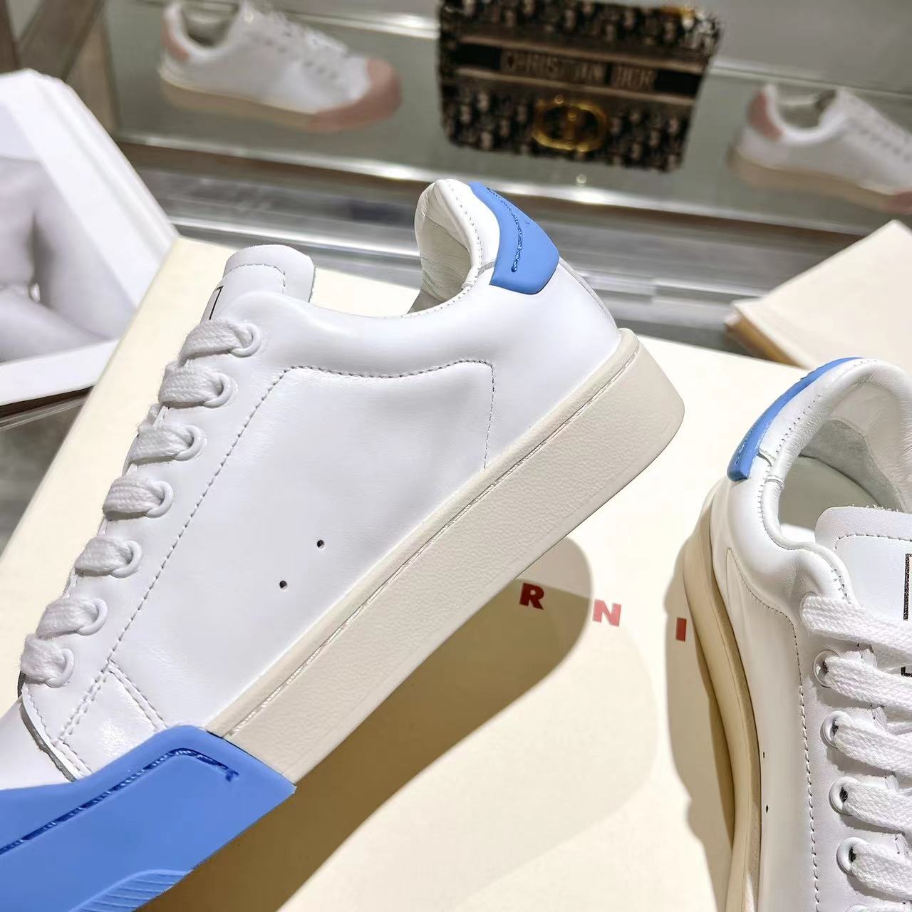 Marni Dada Bumper Sneaker aus weißem und blauem Leder - EUR FASHION