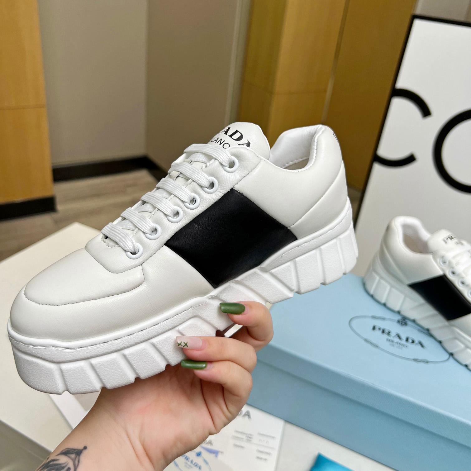 Prada gepolsterte Sneakers aus Nappaleder - EUR FASHION