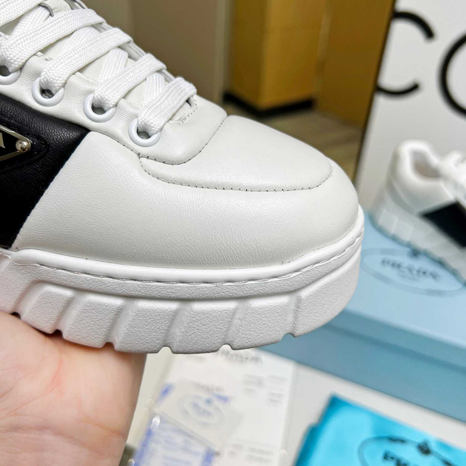 Prada gepolsterte Sneakers aus Nappaleder - EUR FASHION