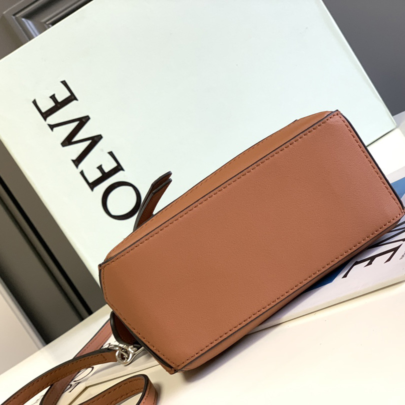 Loewe Mini Puzzle Bag aus klassischem Kalbsleder - EUR FASHION