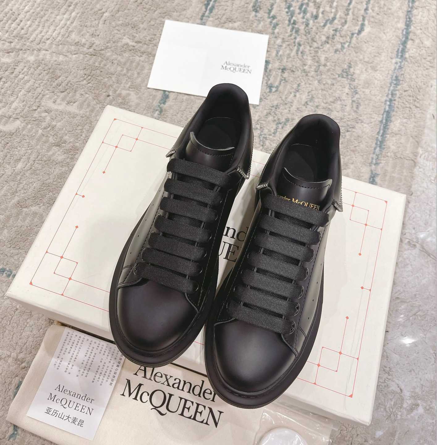 Alexander Mqueen – Übergroßer Sneaker in Schwarz - EUR FASHION