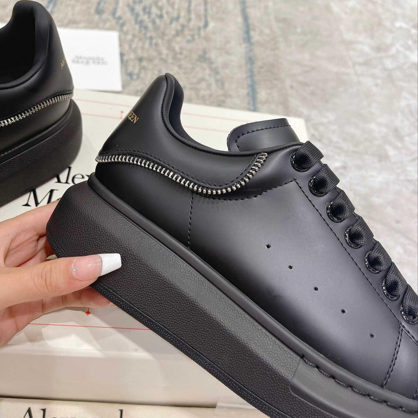 Alexander Mqueen – Übergroßer Sneaker in Schwarz - EUR FASHION