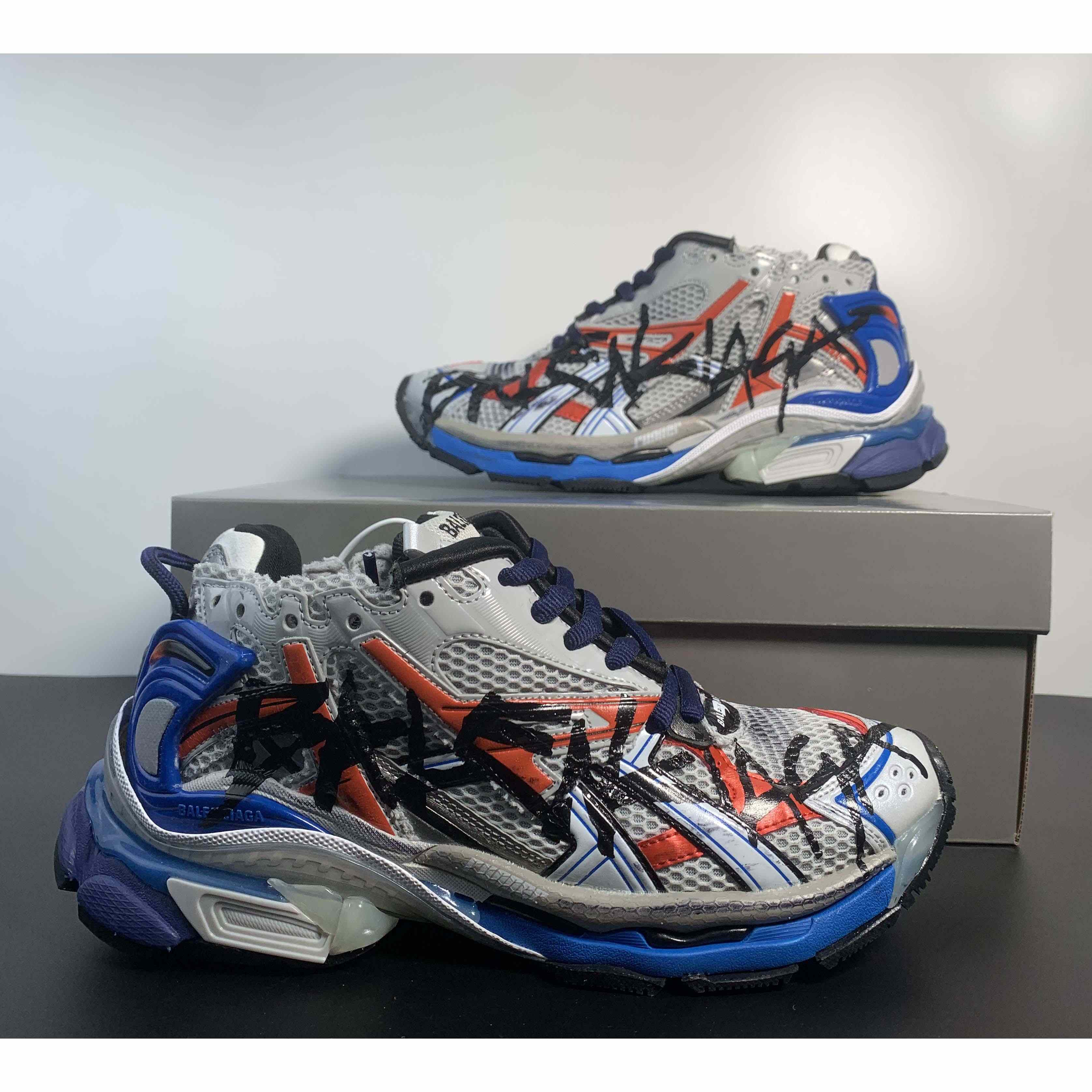Balenciaga Runner Graffiti-Sneaker in Blau - EUR FASHION