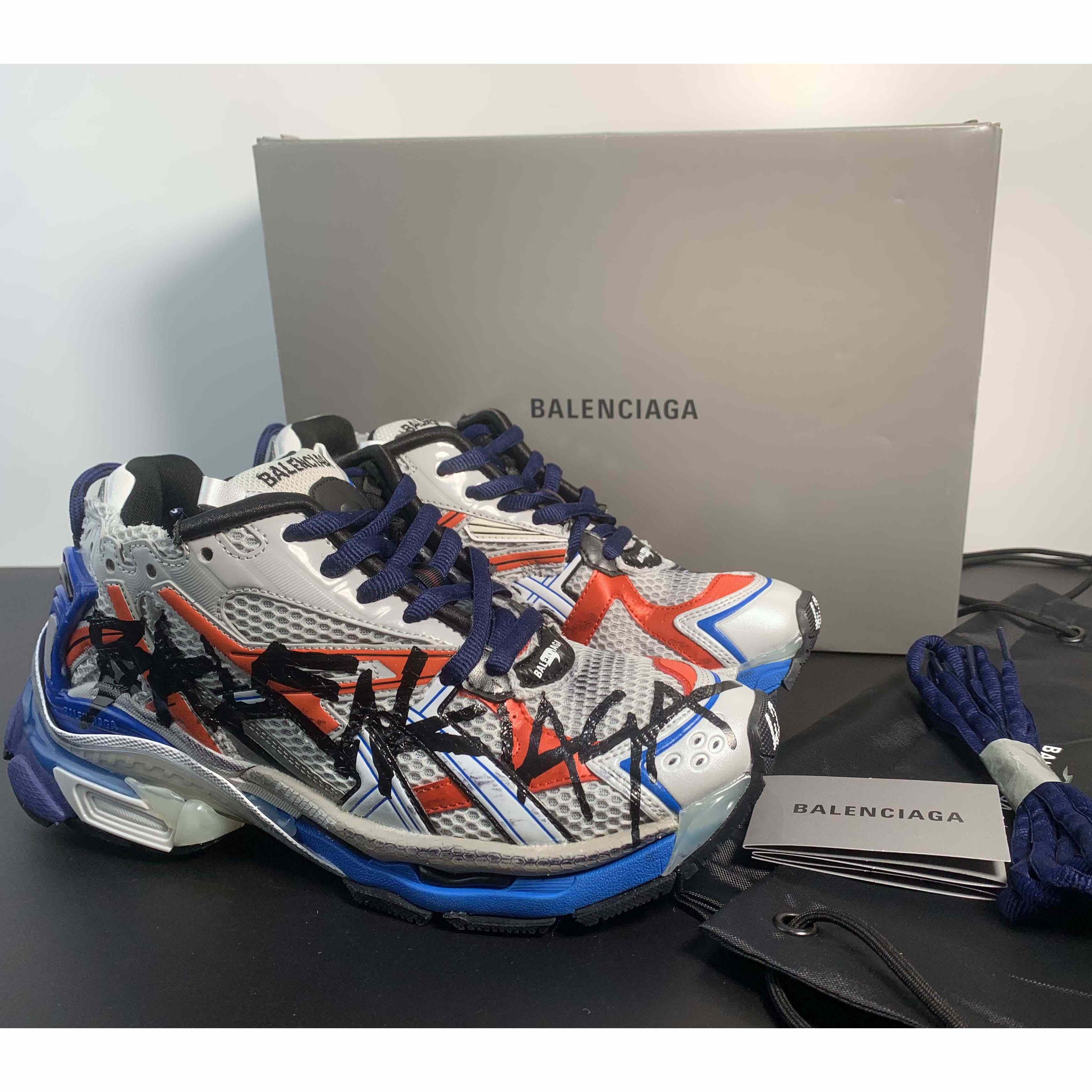 Balenciaga Runner Graffiti-Sneaker in Blau - EUR FASHION