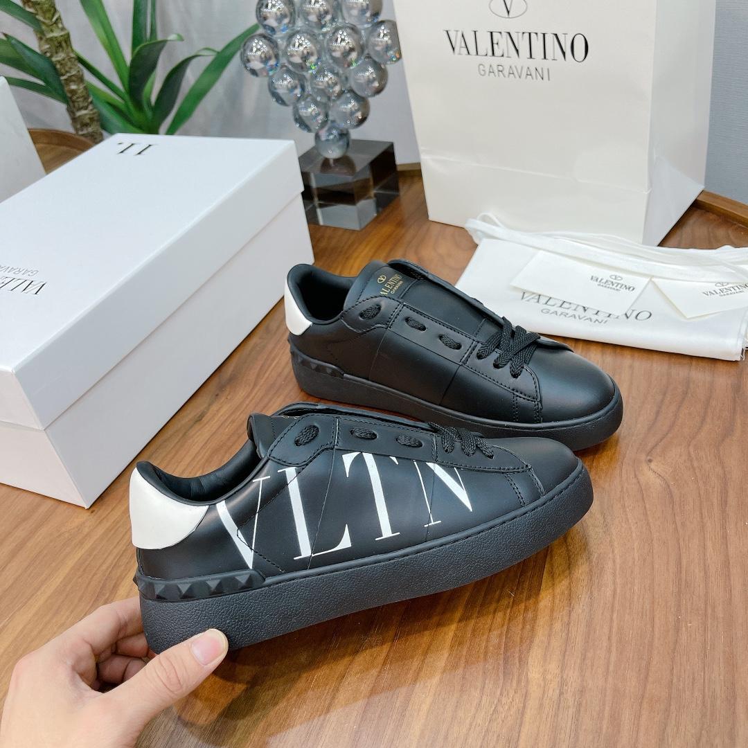 Offener Valenti-Sneaker mit VLTN-Aufdruck - EUR FASHION