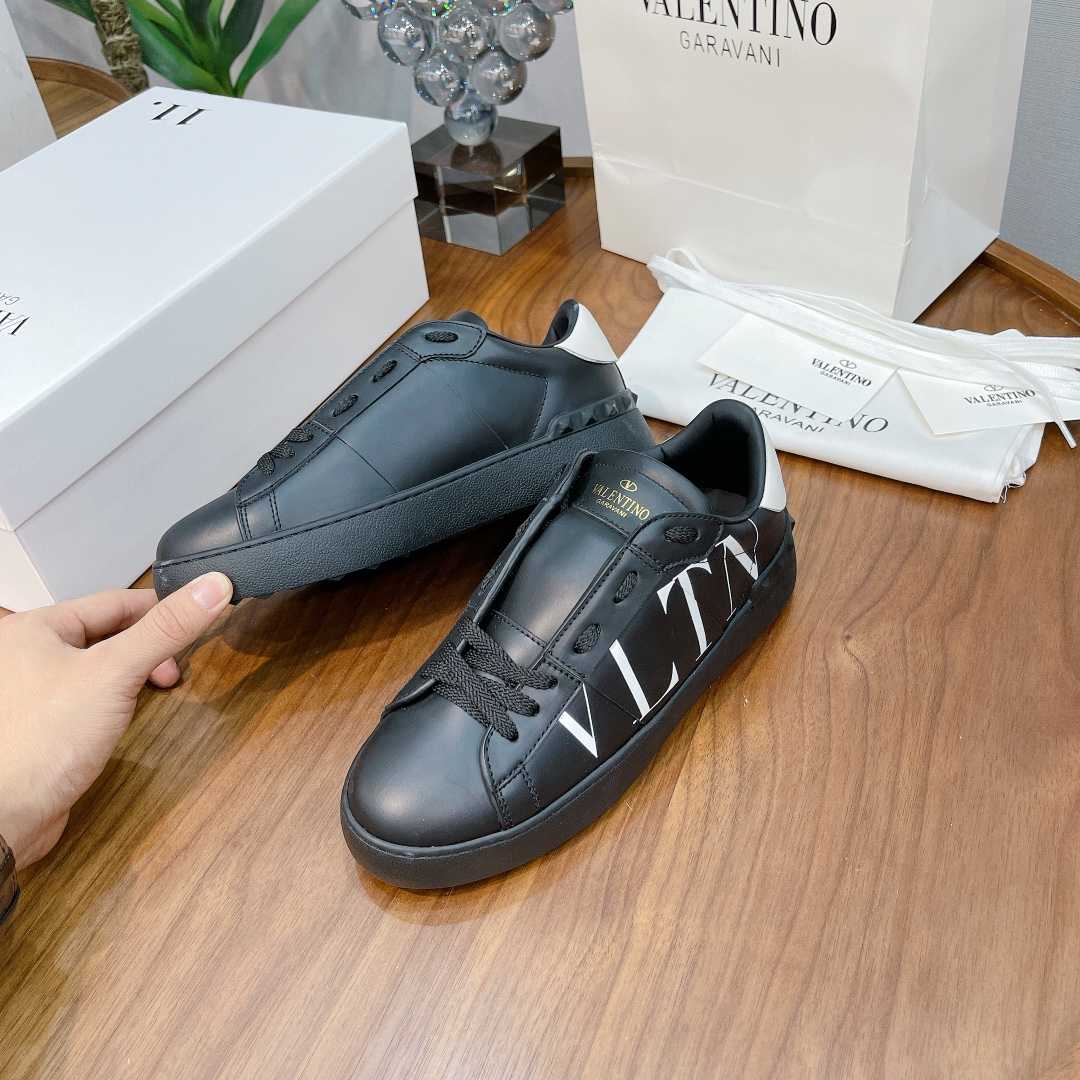 Offener Valenti-Sneaker mit VLTN-Aufdruck - EUR FASHION