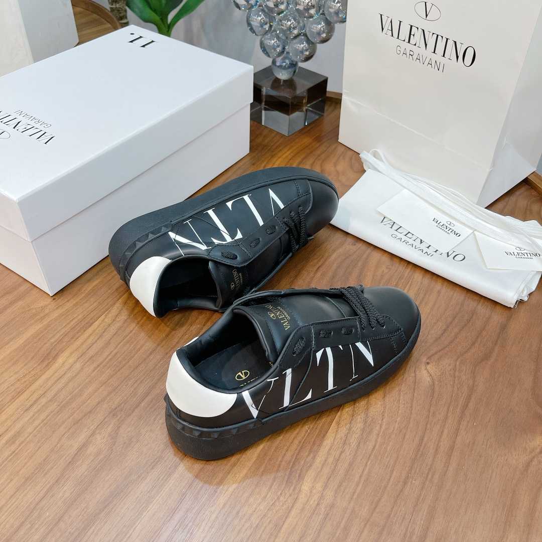 Offener Valenti-Sneaker mit VLTN-Aufdruck - EUR FASHION