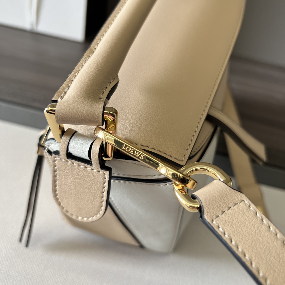 Loewe Kleine Puzzle-Tasche aus klassischem Kalbsleder - EUR FASHION