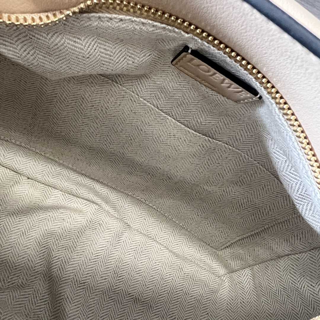 Loewe Kleine Puzzle-Tasche aus klassischem Kalbsleder - EUR FASHION