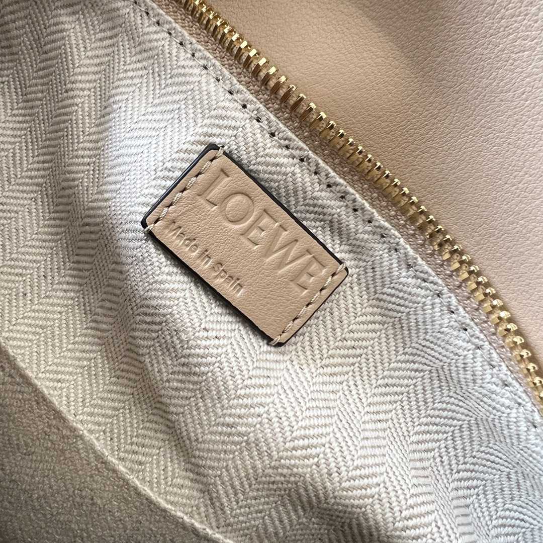 Loewe Kleine Puzzle-Tasche aus klassischem Kalbsleder - EUR FASHION