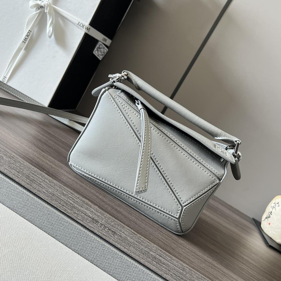 Loewe Mini Puzzle Bag aus klassischem Kalbsleder - EUR FASHION