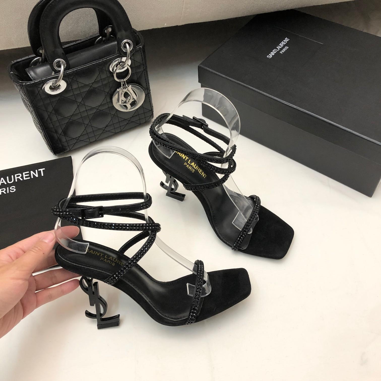 Saint Laurent Opyum Sandalen aus Kreppsatin und Strasssteinen - EUR FASHION