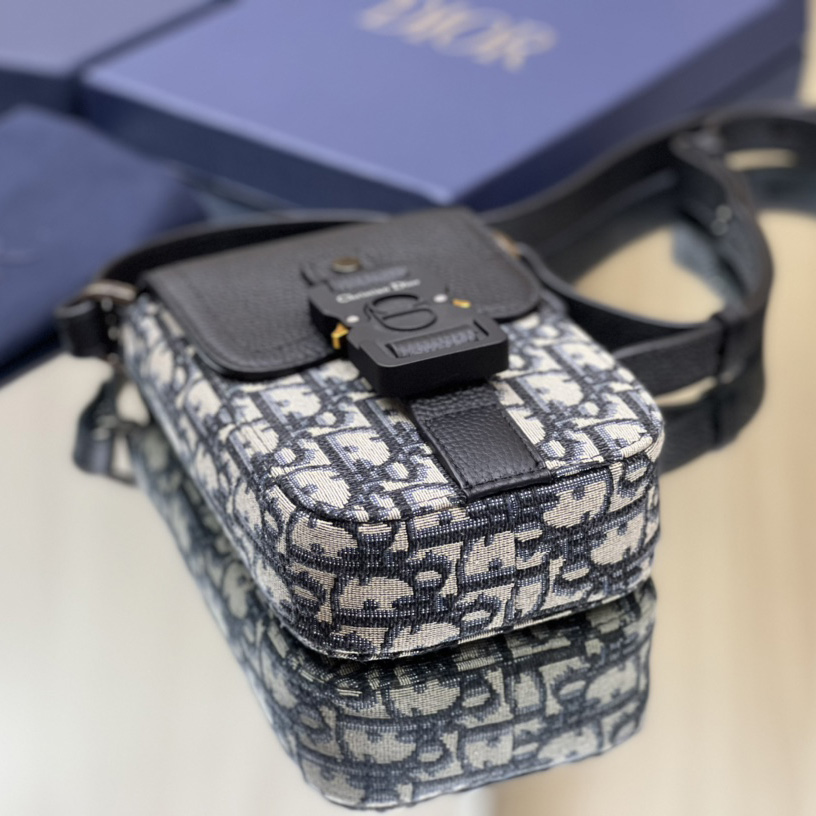 Dior Saddle Vertikale Tasche mit Riemen - EUR FASHION