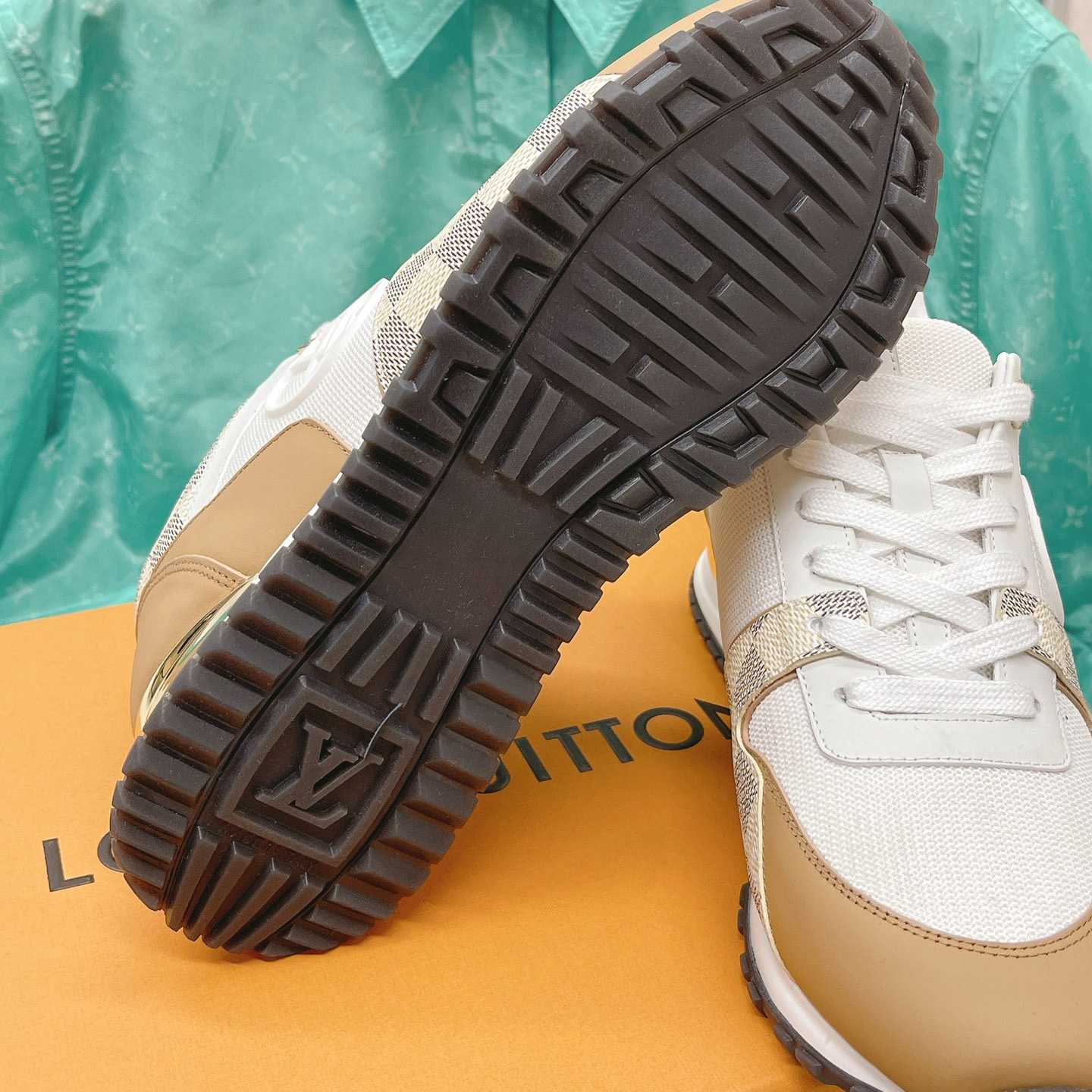 Louis Vuitton Run Away Sneaker 1AAWFD - EUR FASHION