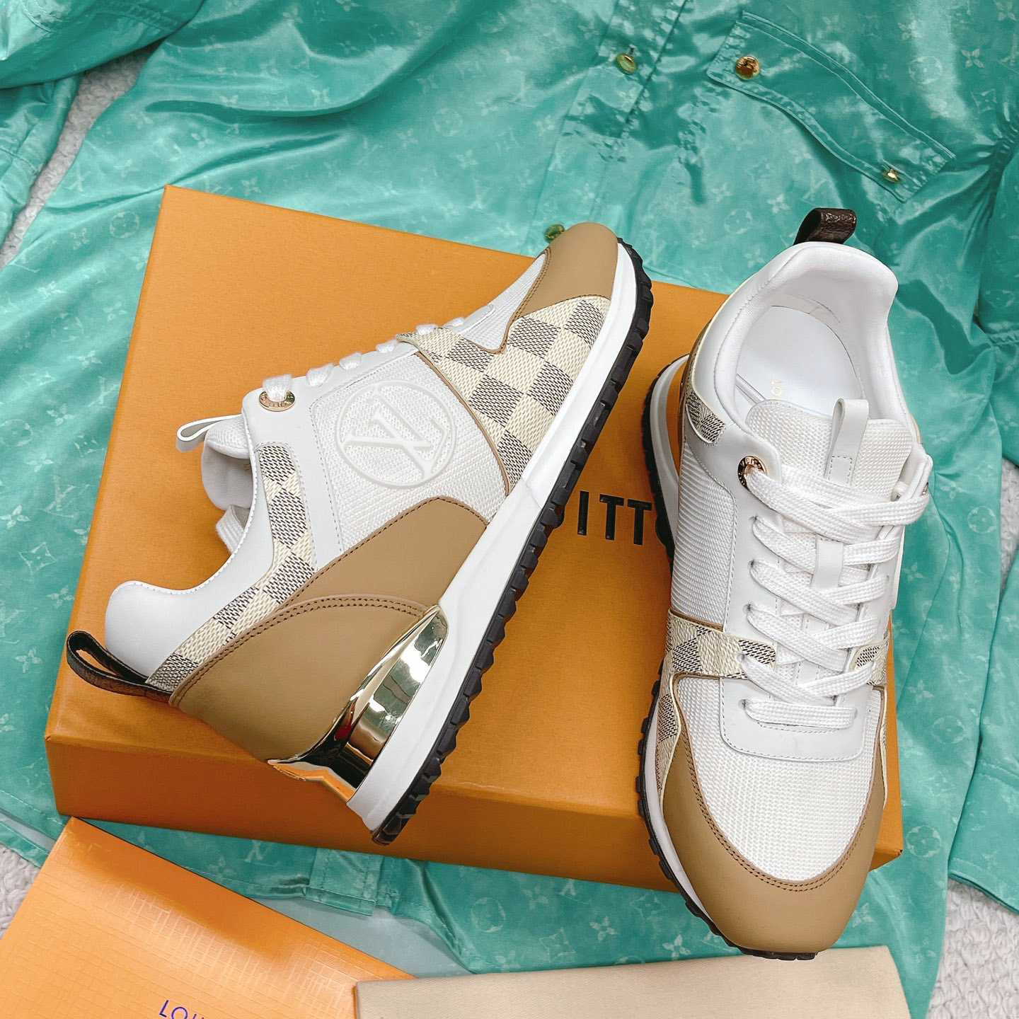 Louis Vuitton Run Away Sneaker 1AAWFD - EUR FASHION