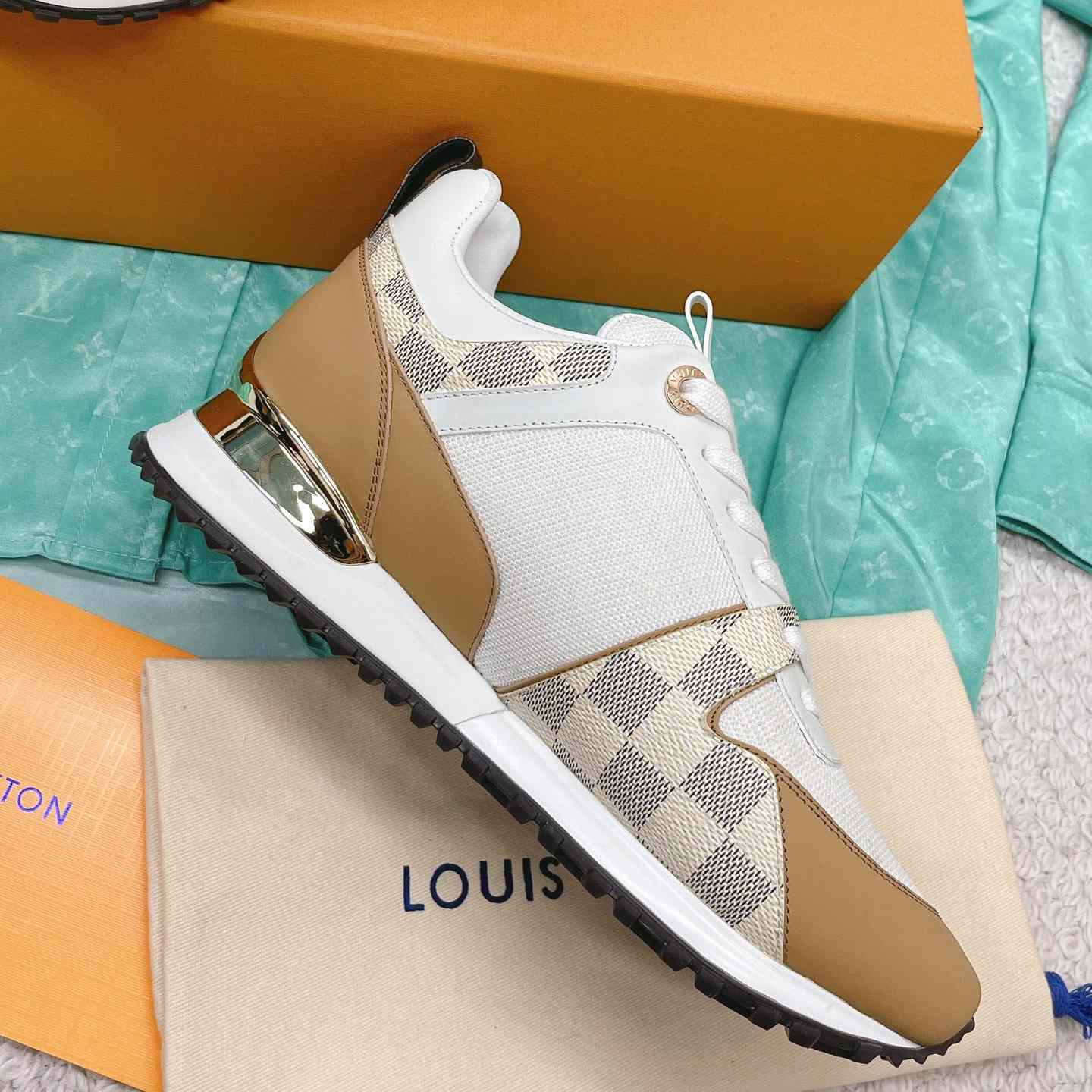 Louis Vuitton Run Away Sneaker 1AAWFD - EUR FASHION