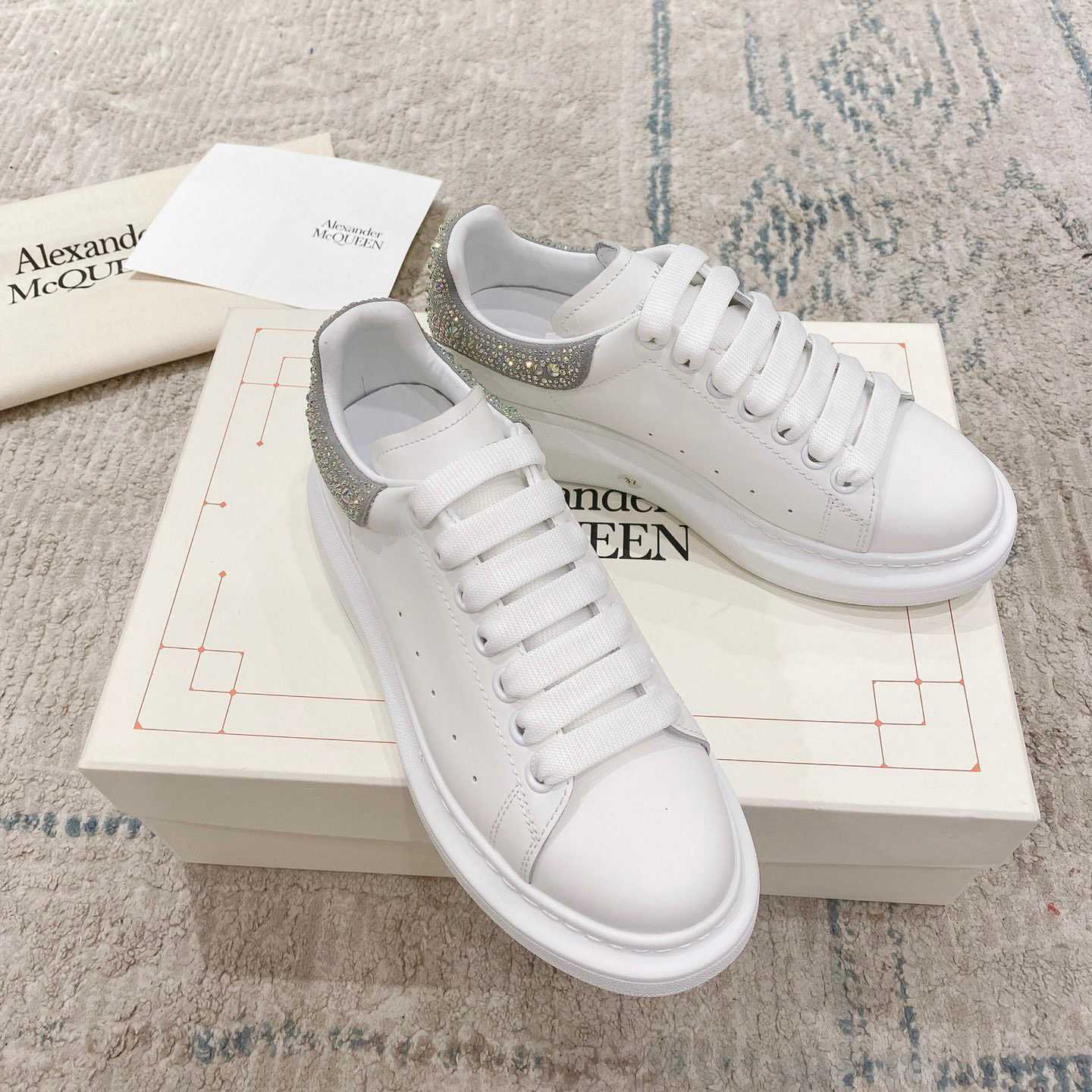 Alexander Mqueen – Übergroßer Sneaker in Weiß - EUR FASHION