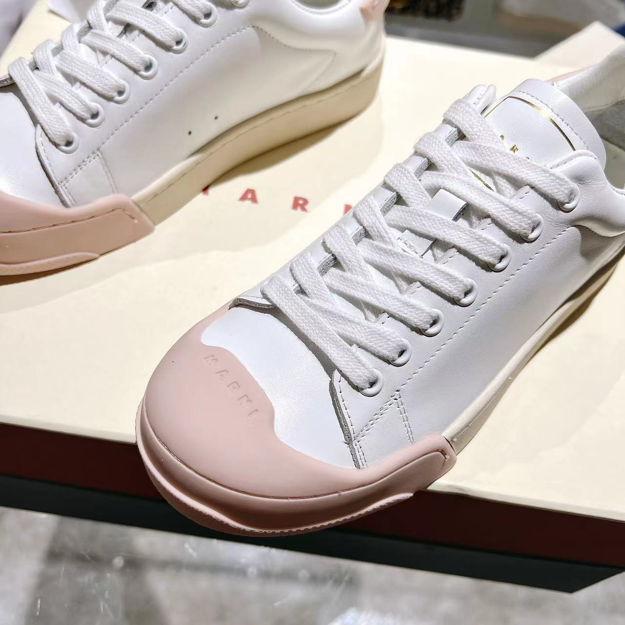 Marni Dada Bumper Sneaker aus weißem und rosa Leder - EUR FASHION