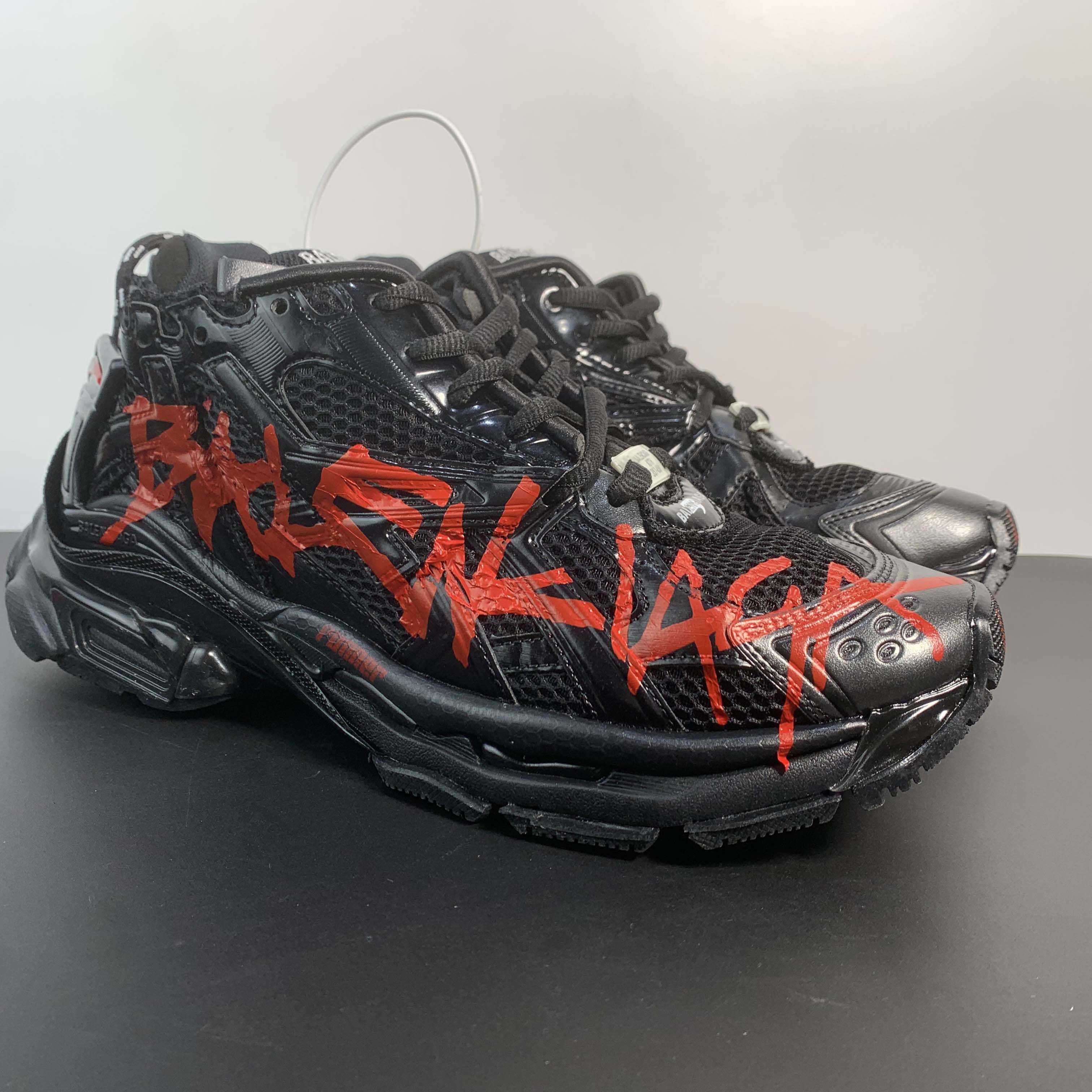 Balenciaga Runner Graffiti-Sneaker in Schwarz - EUR FASHION