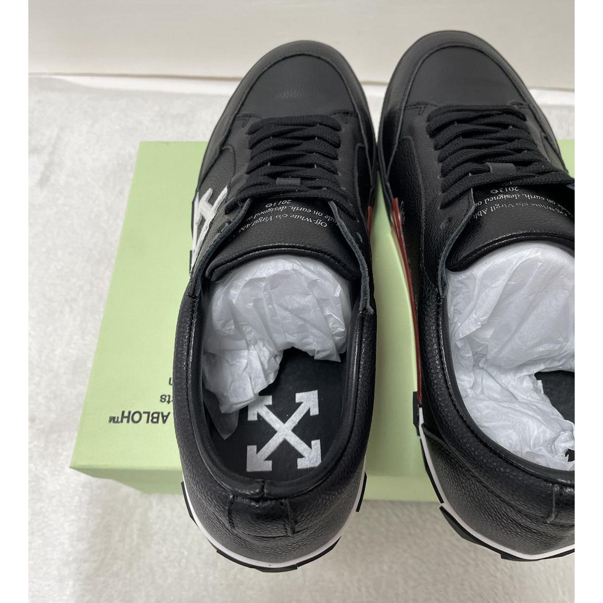 Vulkanisierte Low-Sneakers aus schwarzem, cremefarbenem Canvas - EUR FASHION