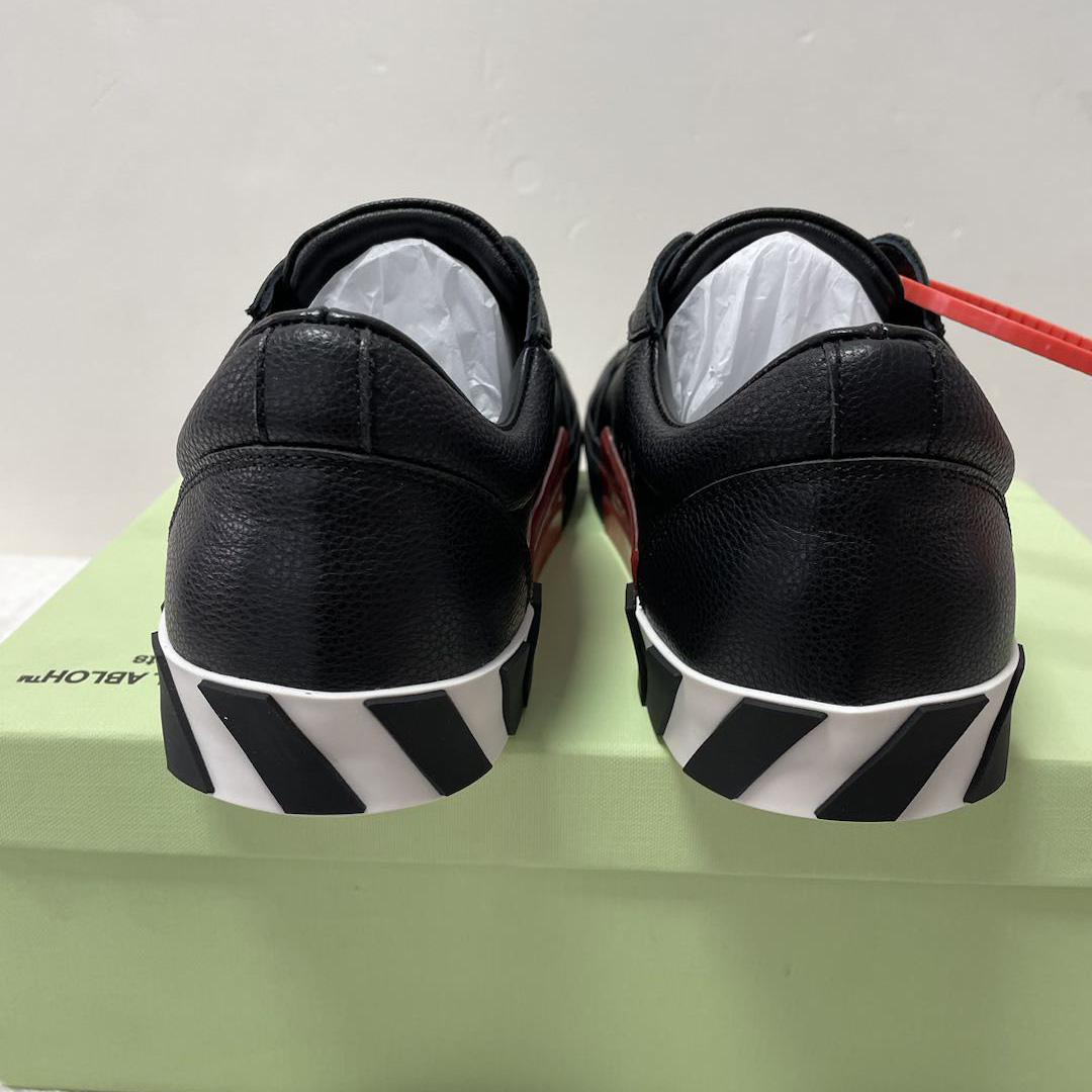 Vulkanisierte Low-Sneakers aus schwarzem, cremefarbenem Canvas - EUR FASHION