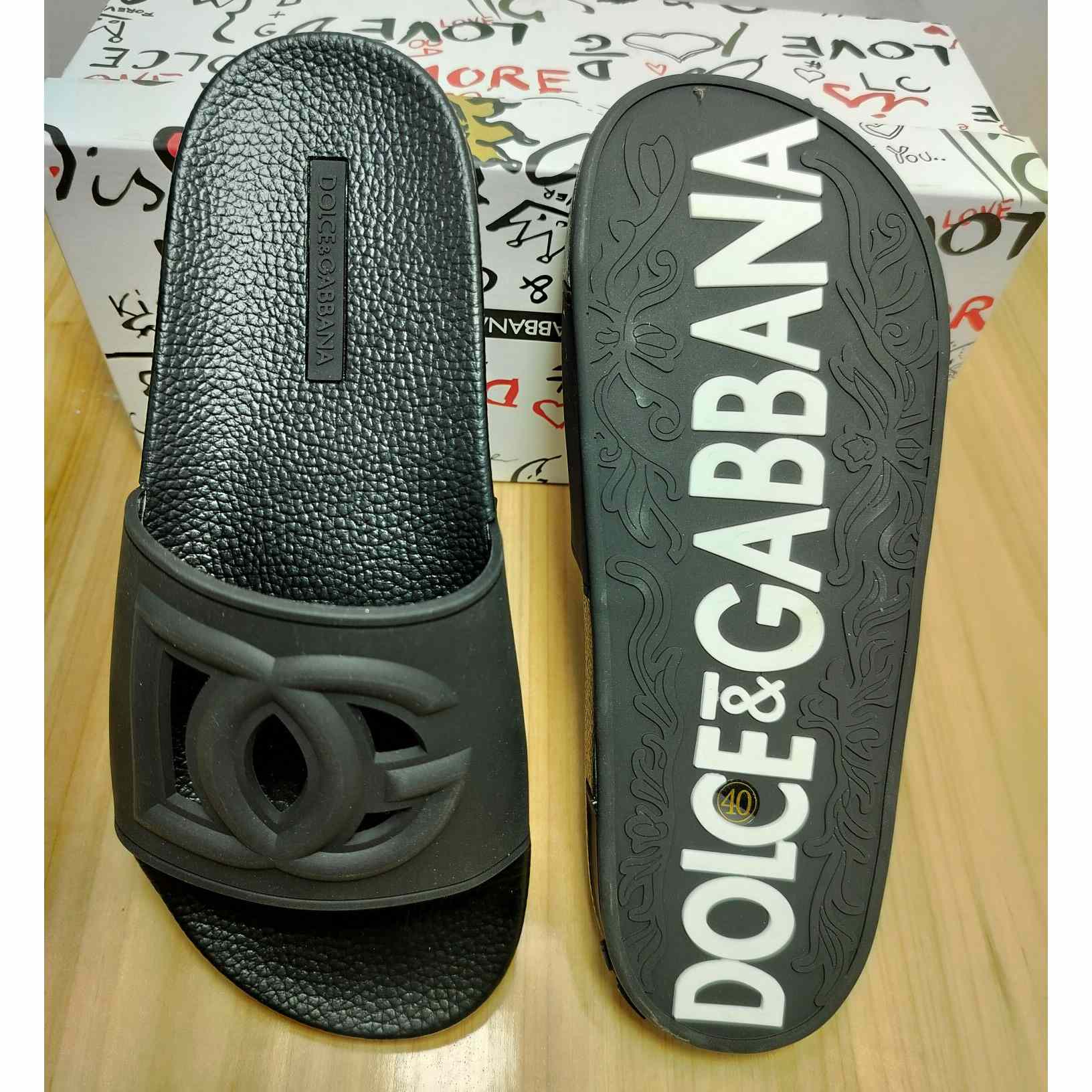 Dolce & Gabbana Beachwear-Slides aus Gummi mit DG Millennials-Logo - EUR FASHION