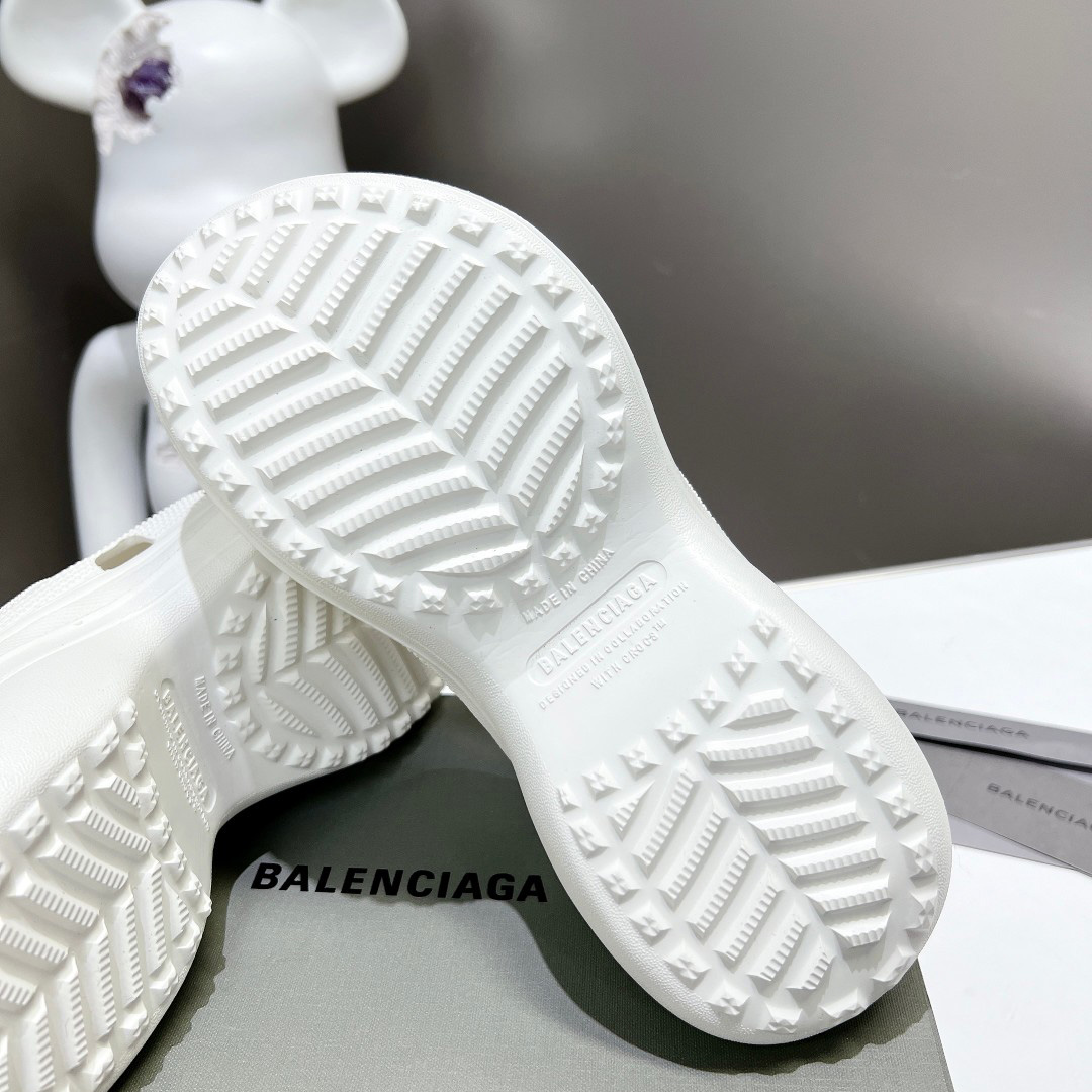 Balenciaga Damen Pool Crocs™ Slide Sandale in Weiß - EUR FASHION